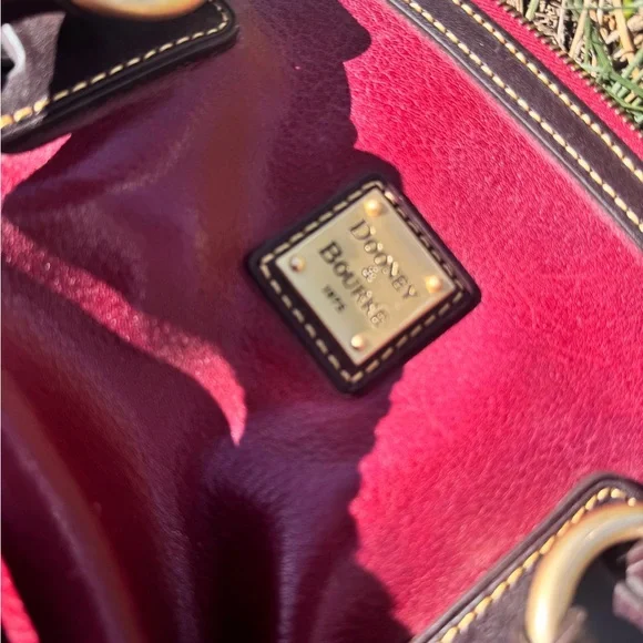 Dooney & Bourke Elegant Red Leather Handbag - Picture 3 of 7